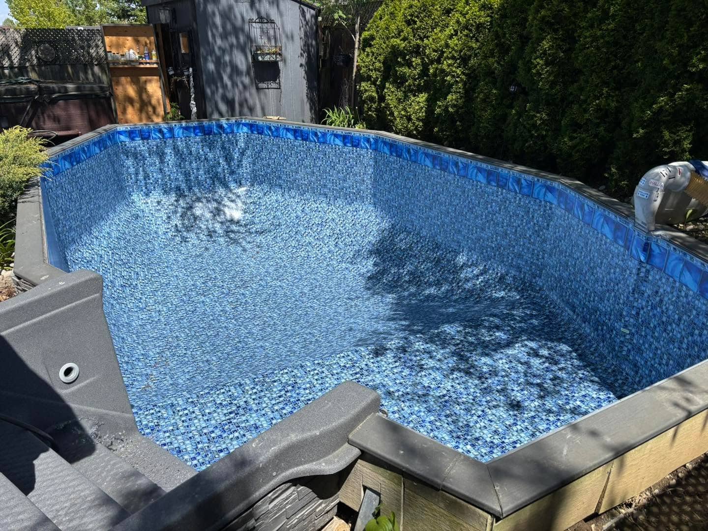 Mosaic-pattern vinyl liner pool ready for the season